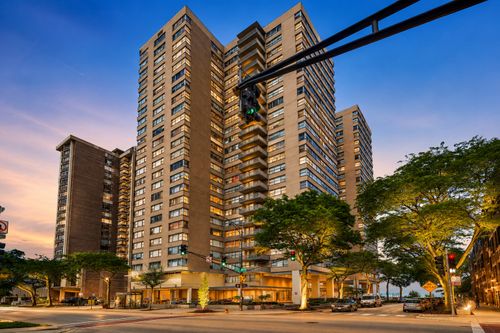 24e-6301 N Sheridan Rd, Chicago, IL, 60660-1772 | Card Image