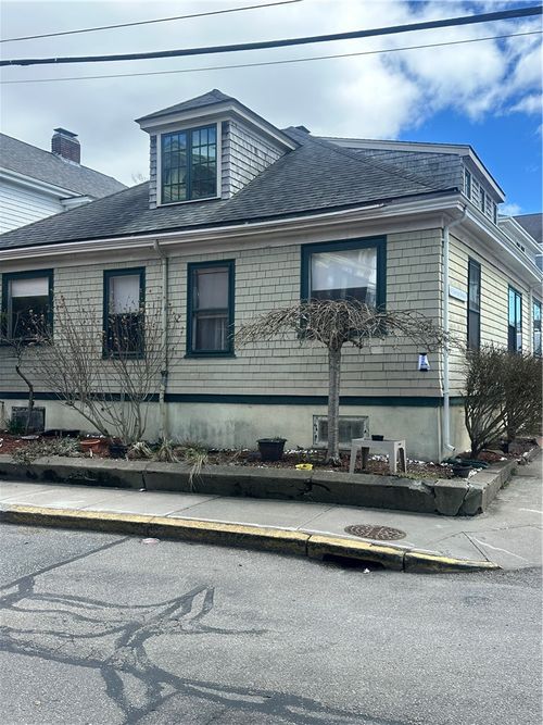 24 Spring St, Newport, RI, 02840-2966 | Card Image