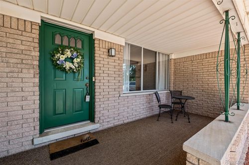 2550 W Walton Blvd, Waterford, MI, 48329-4438 | Card Image