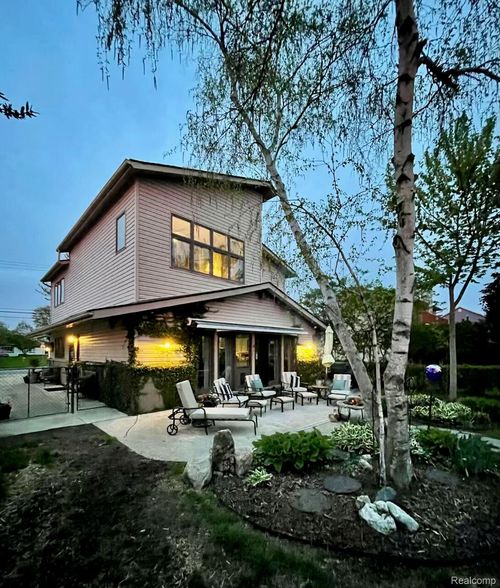 30500 Bayview Dr, Gibraltar, MI, 48173-9476 | Card Image