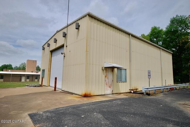 Not a part of Main Lease can be leased for addition charge. | Image 20