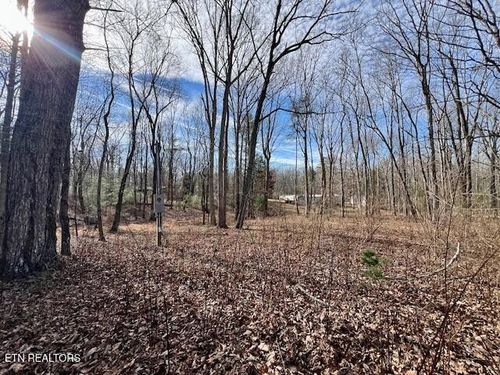 19 Royal Cir, Crossville, TN, 38558-6332 | Card Image