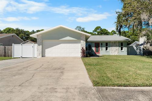 8224 Parkwood Blvd, SEMINOLE, FL, 33777-2706 | Card Image