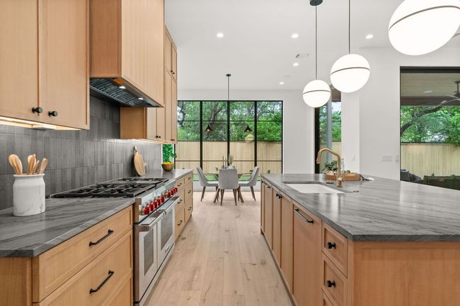 4014 Edgerock Dr, House other with 4 bedrooms, 5 bathrooms and 4 parking in Austin TX | Image 12