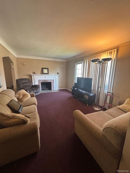 19759 Sorrento St, Detroit, MI, 48235-1149 | Card Image