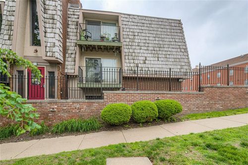 4-3602 Gillham Rd, Kansas City, MO, 64111-1952 | Card Image