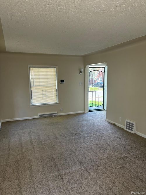 11632 Laing St, Detroit, MI, 48224-1557 | Card Image