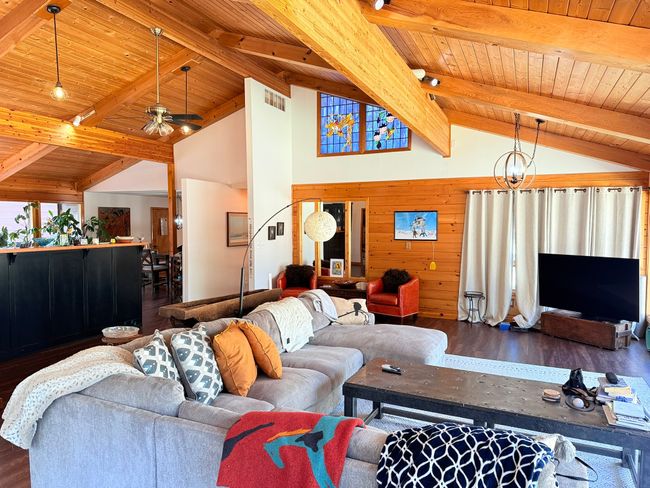 Living area with vaulted ceiling with beams, stained glass. TV included. | Image 8
