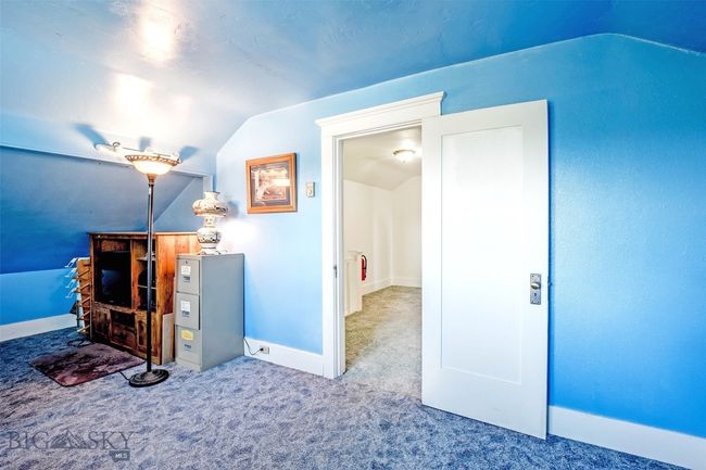 upstairs bedroom looking into hallway | Image 18