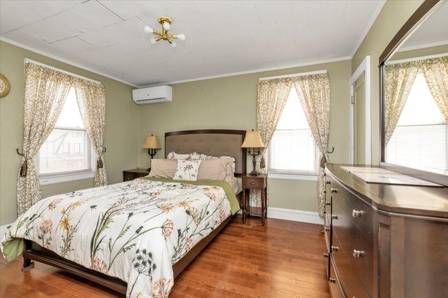 2 - 48 206 Th St, Home with 5 bedrooms, 2 bathrooms and 3 parking in Oakland Gardens NY | Image 13