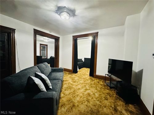 down-1419 E 47th St, Cleveland, OH, 44103-1221 | Card Image