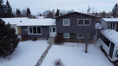 608 7 Ave W, Hanna, AB, T0J1P0 | Card Image