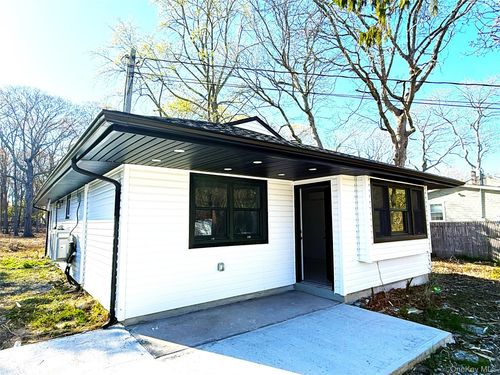 52 Crystal Beach Blvd, Moriches, NY, 11955-1904 | Card Image