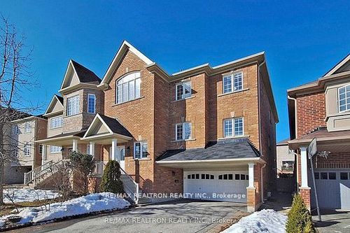 215 Woodspring Ave, Newmarket, ON, L3X3J4 | Card Image