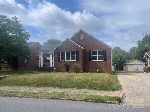 823 Lincolnton Rd, Salisbury, NC, 28144-6133 | Card Image