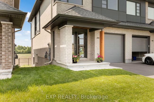 244 Shuttleworth Dr, House attached with 3 bedrooms, 3 bathrooms and 1 parking in Gloucester ON | Image 6