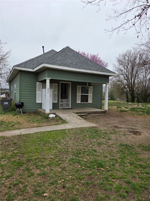 204 E Main St, Goodman, MO, 64843-9785 | Card Image