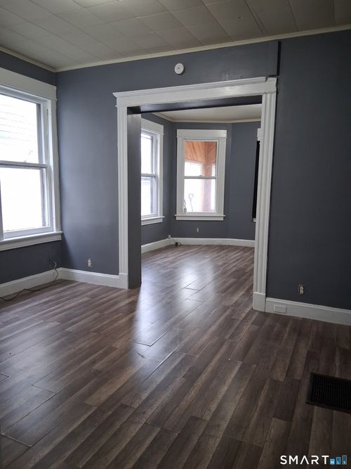 apt-1st-146 Chestnut Ave, Waterbury, CT, 06710-1898 | Card Image