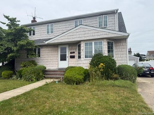 391 Ferris Rd, Seaford, NY, 11783-1002 | Card Image