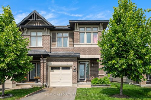 560 Triangle St, Stittsville, ON, K2V0M5 | Card Image