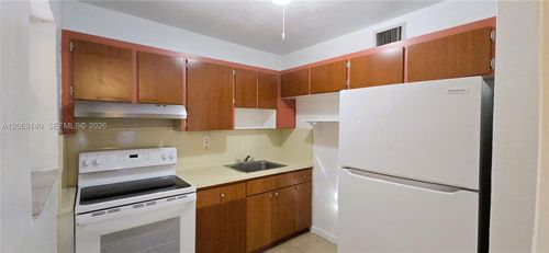 1-718 Se 8th St, Hialeah, FL, 33010-5648 | Card Image