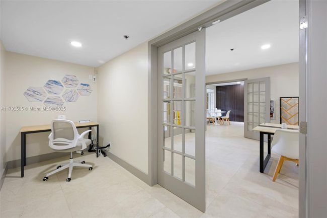 1406 - 19999 E Country Club Dr, Condo with 2 bedrooms, 2 bathrooms and null parking in Aventura FL | Image 43