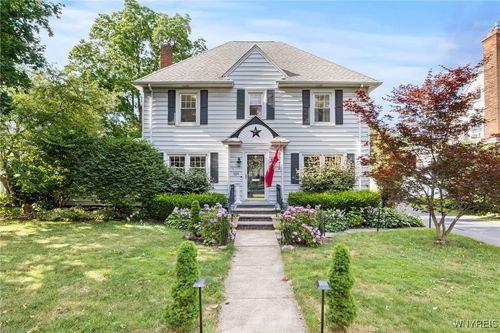 529 Willow St, Lockport, NY, 14094-5604 | Card Image