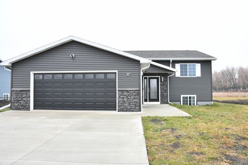 1677 Cecilee St, Worthington, MN, 56187-1800 | Card Image