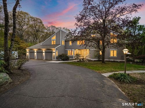 28 Strawberry Ln, Shelton, CT, 06484-3731 | Card Image