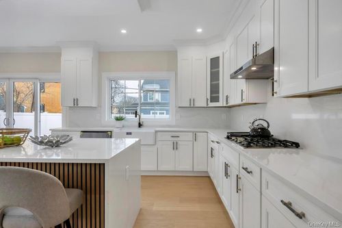 49 Anvil Ln, Levittown, NY, 11756-2742 | Card Image