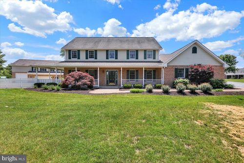 7 Zerbe Dr, BERNVILLE, PA, 19506-8204 | Card Image