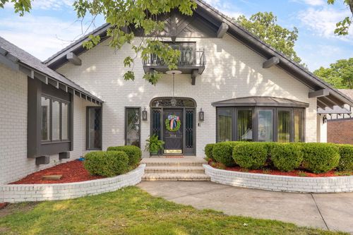 304 S Elliott Ave, Aurora, MO, 65605-1633 | Card Image