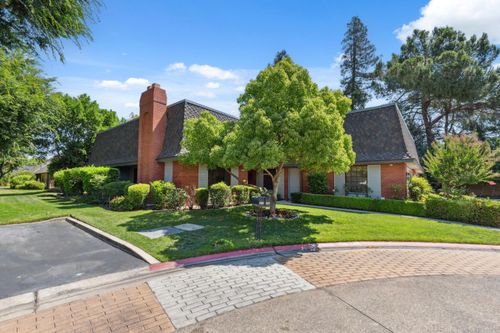 2812 W Kensington Ln, Fresno, CA, 93711-1157 | Card Image