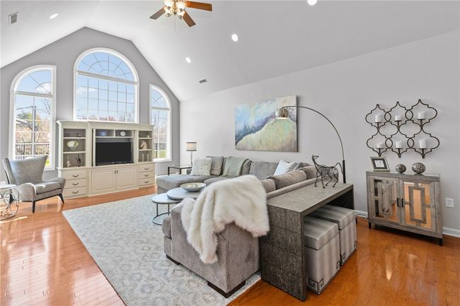 105 Summit Dr, Condo with 3 bedrooms, 2 bathrooms and 2 parking in Sewickley PA | Image 6