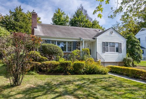 42 Holly Pl, Larchmont, NY, 10538-1346 | Card Image