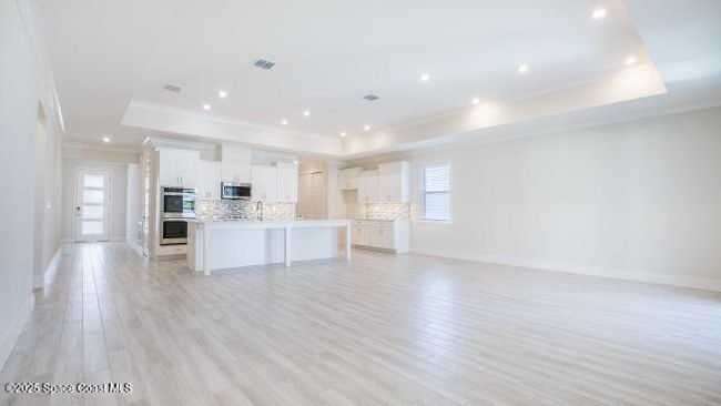Model home - actual features may vary. | Image 4
