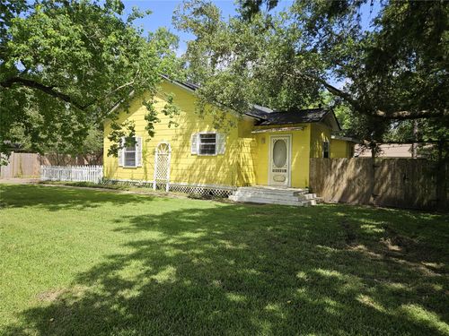 109 Sunnyview Avenue, Friendswood, TX, 77546 | Card Image