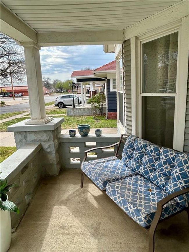 View of front porch | Image 6