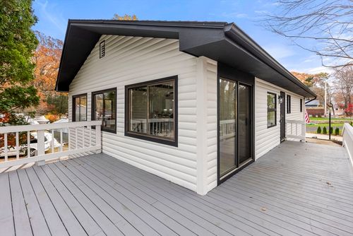 6 Henry Rd, Webster, MA, 01570-3432 | Card Image