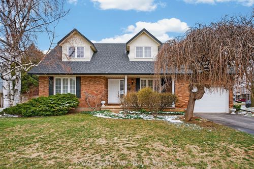 133 Central Ave, Grimsby, ON, L3M4Z3 | Card Image