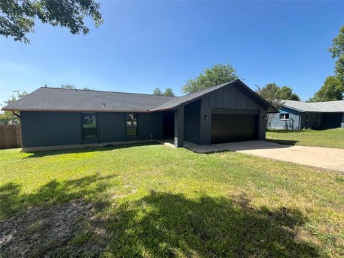 322 Mcclendon Dr, Elgin, TX, 78621-1104 | Card Image