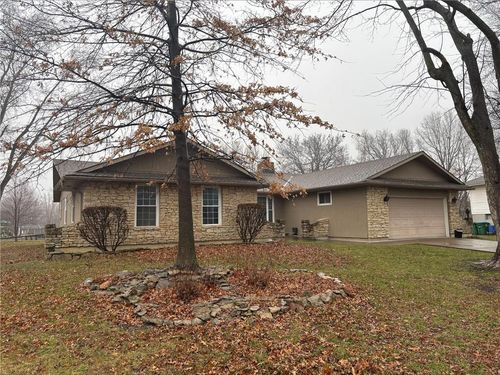 135 Jamar St, Peculiar, MO, 64078-9693 | Card Image