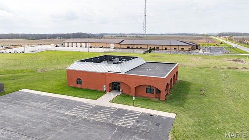 18400 Shipman Rd, Carlinville, IL, 62626-9238 | Card Image