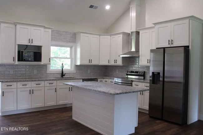 136 Log Ln, House other with 4 bedrooms, 3 bathrooms and null parking in Jacksboro TN | Image 6