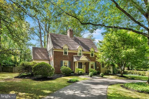 2 Forest Rd, WAYNE, PA, 19087-3204 | Card Image