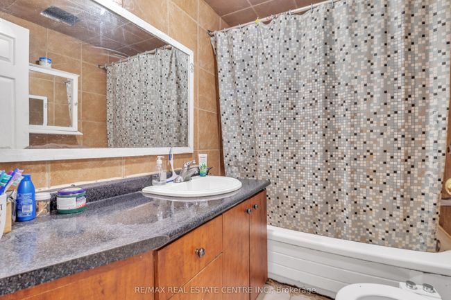 19 Langwith Crt, House other with 6 bedrooms, 3 bathrooms and 4 parking in Brampton ON | Image 17