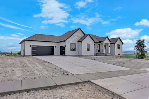 684 Cherry Creek Pkwy, Richmond, UT, 84333-1771 | Card Image