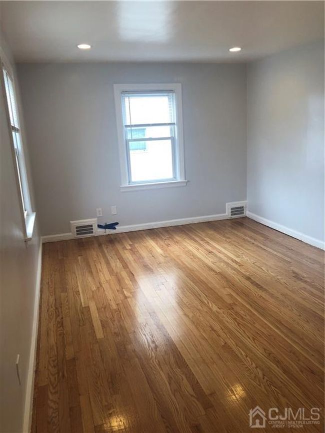 2nd floor 68 Yale Avenue, Sold in Avenel Zoocasa