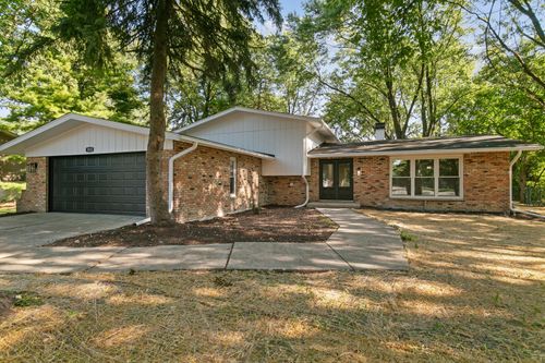28W555 Leverenz Rd, Naperville, IL, 60564-8991 | Card Image