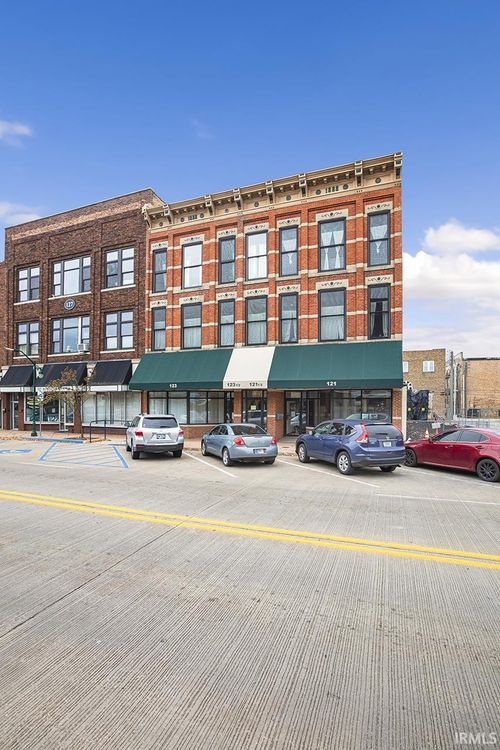main-floor-121/123 S Main Street, Elkhart, IN, 46516 | Card Image